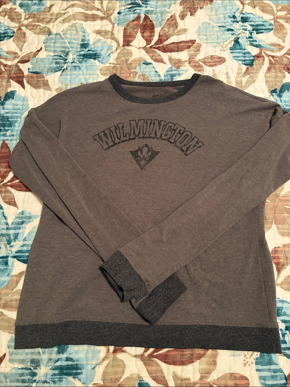 UNC WILMINGTON women’s cropped sweatshirt